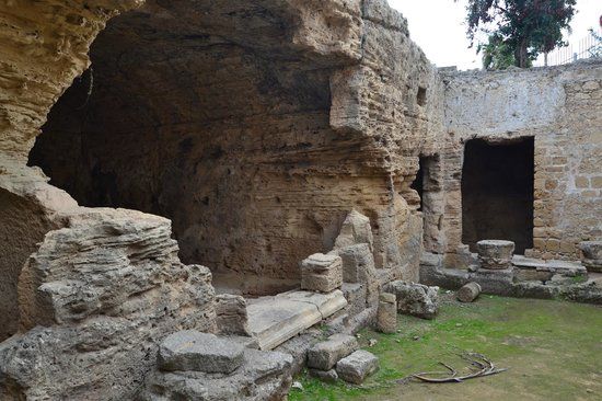 Agia Solomoni & the Christian Catacomb